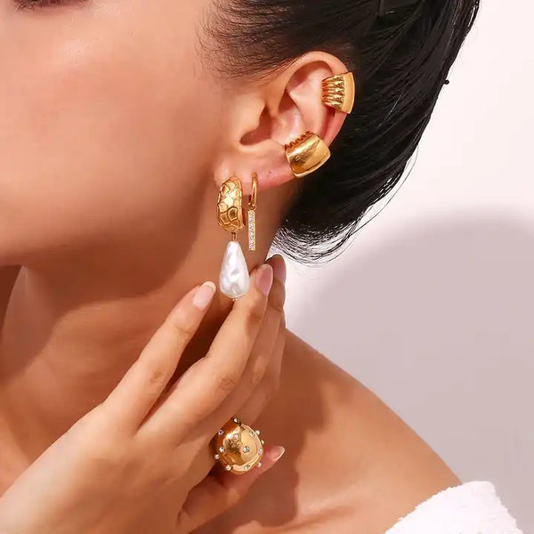 Gold Minimalistic Earcuff